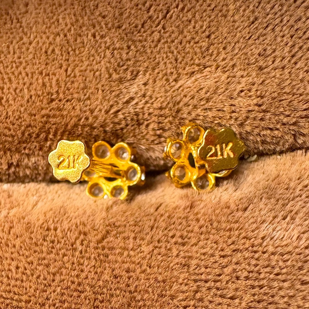 21KT Gold Flower Earrings